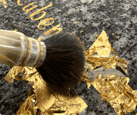 PF Assistance - Gravure à la main par nos soins