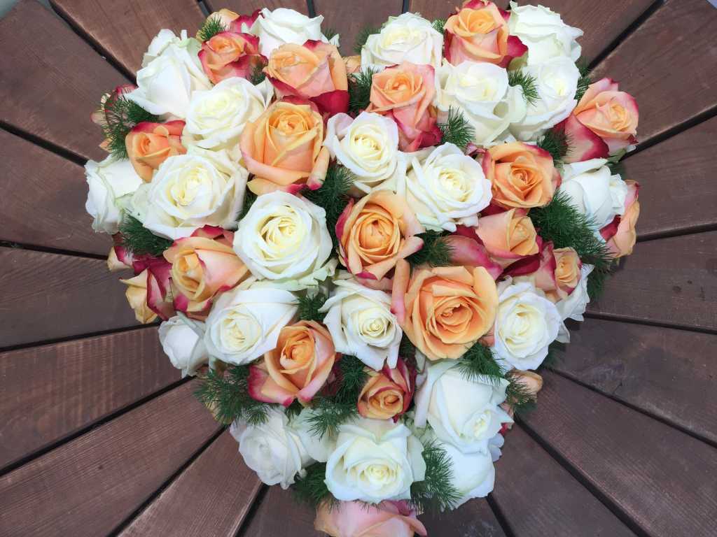 PF Assistance - Composition florale coeur Melba PF Assistance - Composition florale coeur Melba